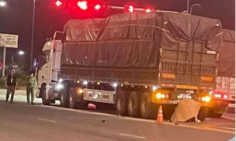 Vụ cô gái bị sát hại trong phòng trọ: Nghi phạm tử vong sau khi đâm vào đuôi xe tải
