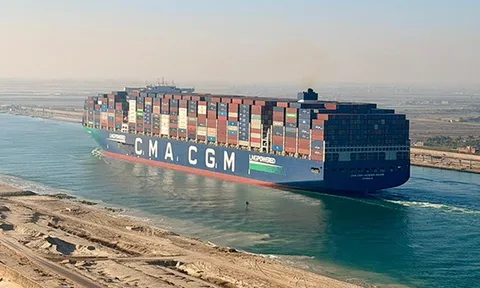 Siêu tàu container trở lại Kênh đào Suez sau 2 năm gián đoạn