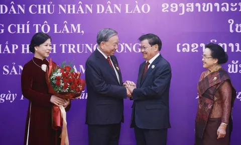 Tổng Bí thư Tô Lâm chúc mừng ông Thongloun Sisoulith tái đắc cử Tổng Bí thư Đảng NDCM Lào
