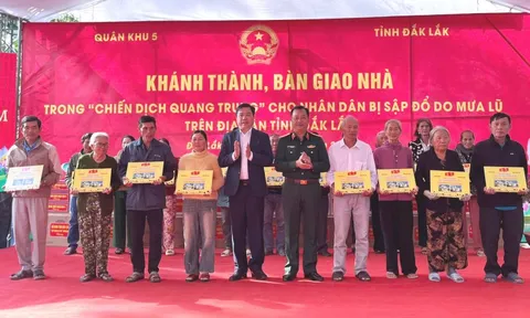 Quân khu 5 hoàn thành thắng lợi Chiến dịch Quang Trung, trao 610 căn nhà mới cho nhân dân