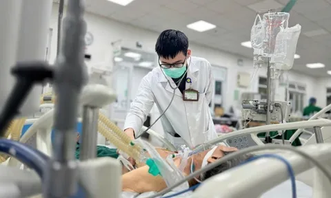 Từ bỏ thuốc lao giữa chừng, hút thuốc mỗi ngày người đàn ông 73 tuổi suy hô hấp nặng