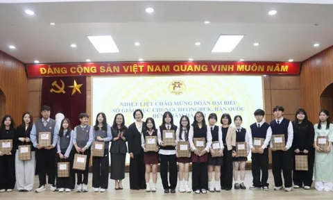 Đoàn học sinh Hàn Quốc học tập, giao lưu tại Hà Nội
