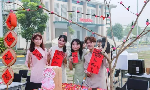 Sinh viên Trường Đại học Việt Nhật đón Tết cổ truyền