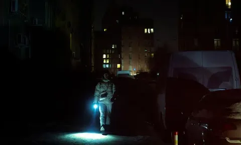 Nga không kích thủ đô Ukraine gây mất điện diện rộng