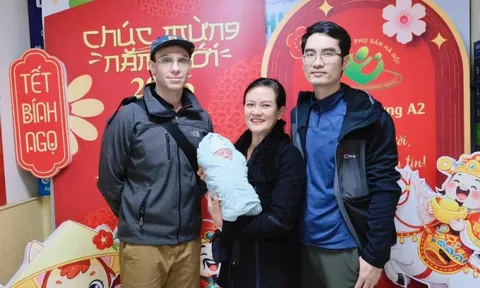 Bóc tách khối u 18cm, bảo tồn thiên chức làm mẹ cho sản phụ ung thư