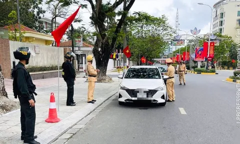 Kiểm tra nồng độ cồn xuyên Tết đảm bảo trật tự an toàn giao thông