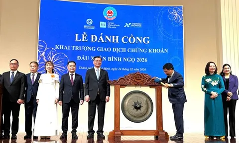 Thị trường chứng khoán khởi sắc trong ngày đánh cồng khai trương