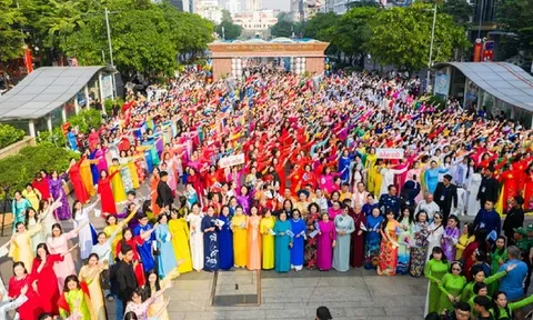 Nhân sự kiện áo dài nhớ...áo dài…