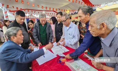 Xem bạn bè bầu cử trên... phây