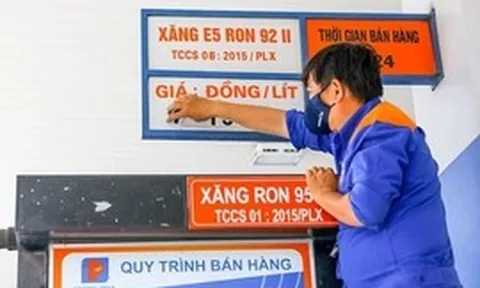 Giá xăng dầu chỉ được điều chỉnh ngay sau 1 ngày khi giá cơ sở tăng từ 15% trở lên