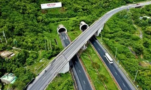 Khắc phục hư hỏng trên cao tốc Vân Phong - Nha Trang trước ngày 30/3