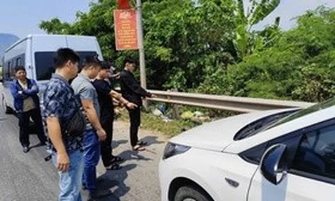 CLIP: Hồi hộp pha “bẻ lái” áp sát bắt 2 đối tượng vận chuyển 7kg “hàng đá” ở Quảng Trị