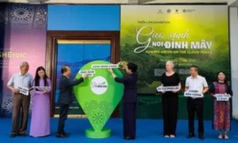 Triển lãm 'Gieo xanh nơi đỉnh mây'-Tôn vinh vai trò phụ nữ trong phát triển bền vững