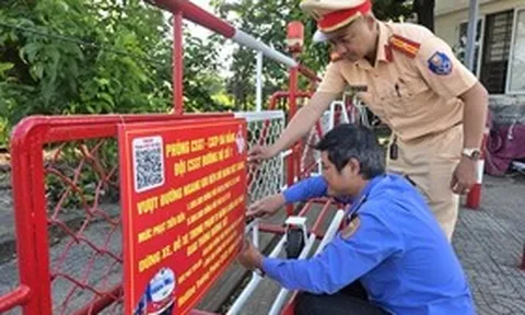 Vượt cần chắn khi tàu hỏa tới ở Đà Nẵng: Đừng để nhanh một giây, gánh hậu quả cả đời