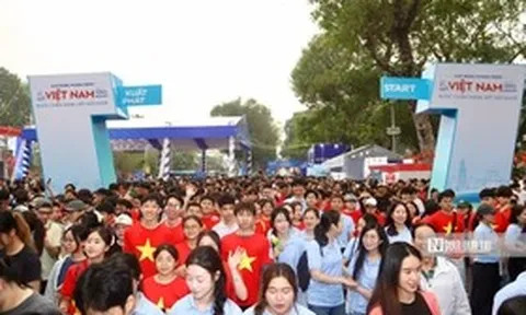 Hà Nội: Hàng nghìn người dân cùng đi bộ hưởng ứng Ngày Sức khoẻ toàn dân