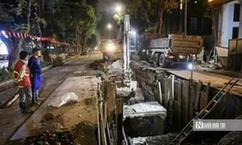 Cận cảnh thi công xuyên đêm công trình chống ngập ở Hà Nội