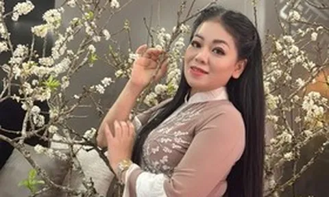 Nhan sắc mặn mà tuổi 50 của "nữ hoàng nhạc đỏ" là mẹ đơn thân nuôi 4 con