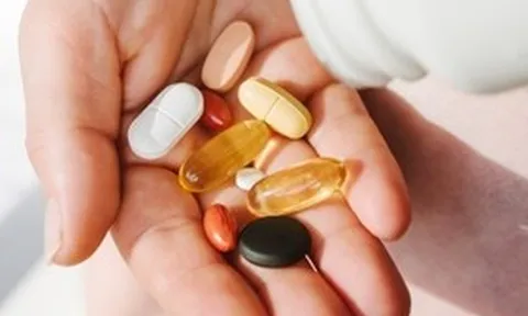 Nguy cơ suy gan từ việc dùng thực phẩm chức năng kéo dài