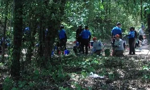 Phát hiện hài cốt nhiều trẻ em từ 3 đến 7 tuổi trong khu rừng