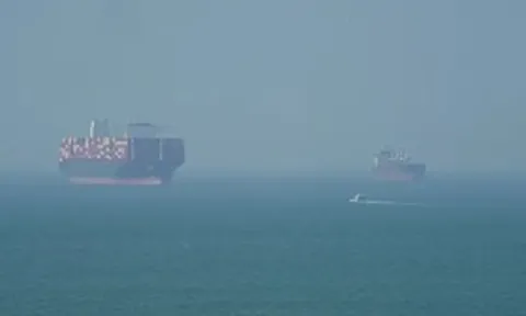 Mỹ cảnh báo các hãng vận tải không trả phí qua eo biển Hormuz