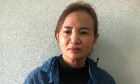Người phụ nữ chiếm đoạt tài sản bằng chiêu trò "xem chỉ tay, bói toán"