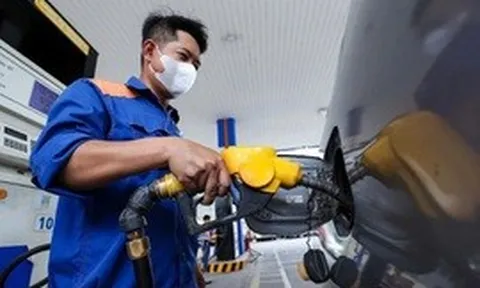 Giá dầu diesel giảm gần 700 đồng/lít