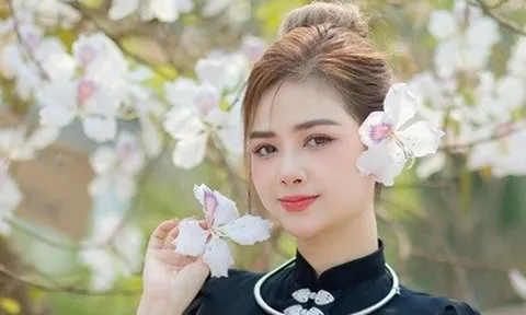 Ca sĩ Dương Hoàng Yến, gây sốt với tiết mục vừa hát live vừa chơi đàn đá trước 20.000 khán giả