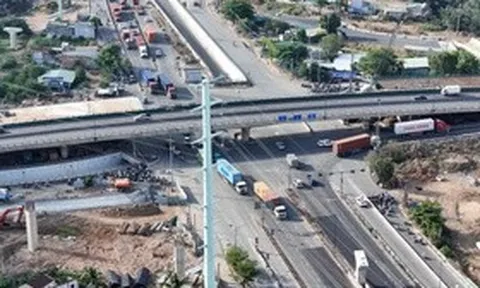 Nút giao 4 tầng lớn bậc nhất Tp.HCM vẫn dang dở vì chưa giải tỏa xong mặt bằng