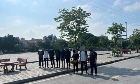 Khởi tố 4 thanh, thiếu niên dùng hơi cay, gậy bóng chày đánh nhau