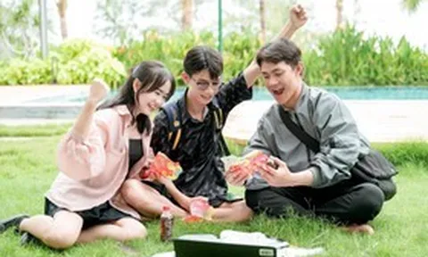Xé nhãn sau khi giải khát, nhiều người có thêm niềm vui bất ngờ