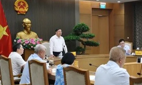 Phó Thủ tướng Thường trực Phạm Gia Túc làm việc với ngành dệt may, da giày-túi xách