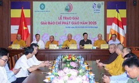 Ghi dấu hành trình phụng sự bằng ngòi bút