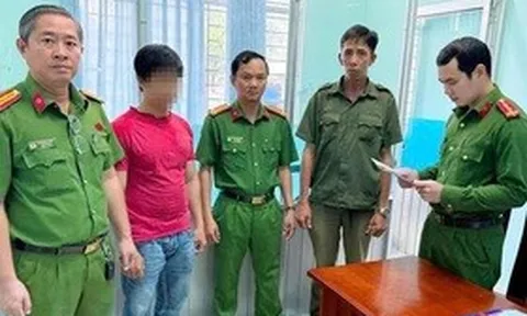 Bắt tạm giam 2 người trong đường dây sản xuất hơn 27.000 chai dầu gió giả