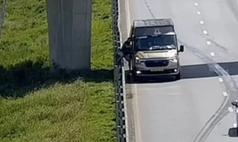 Chỉ vì dừng cho khách đi vệ sinh, tài xế bị phạt 13 triệu đồng