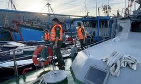 Cứu hộ tàu cá cùng 10 ngư dân gặp nạn ở vịnh Đà Nẵng