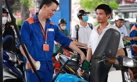 Giá xăng dầu hạ nhiệt: Nỗ lực của Chính phủ và trách nhiệm của doanh nghiệp, người dân