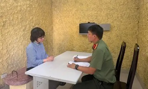 Khởi tố, bắt tạm giam Giám đốc Nhà xuất bản Hội Nhà văn liên quan cuốn sách "Chuyện với Thanh"