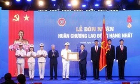 Cục Quản lý Thi hành án dân sự vinh dự đón nhận Huân chương Lao động hạng Nhất
