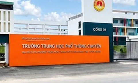 Khởi tố thêm 1 giáo viên tự ra đầu thú trong vụ điểm toán cao bất thường ở Tuyên Quang