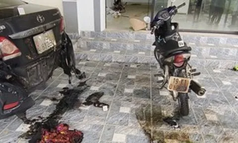 Vụ ô tô đỗ sân nhà bất ngờ bốc cháy: Manh mối từ chiếc camera an ninh