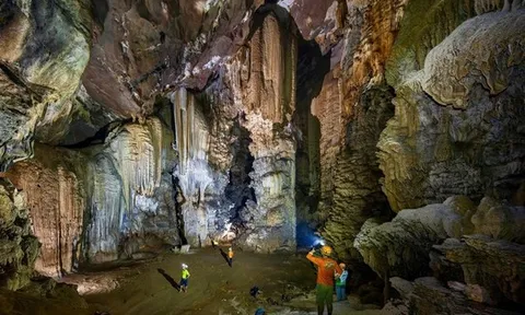 Phát hiện hang động mới có hệ thống thạch nhũ, ngọc động hiếm gặp ở Phong Nha - Kẻ Bàng