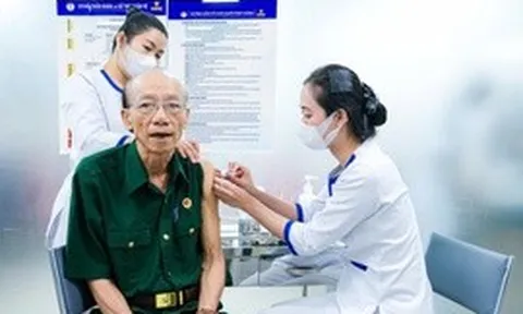VNVC trao tặng 10.000 liều vaccine cúm tri ân người có công dịp 27/7