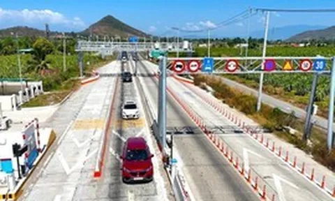 Bộ Xây dựng trả lời về chênh lệch phí đi cao tốc và quốc lộ