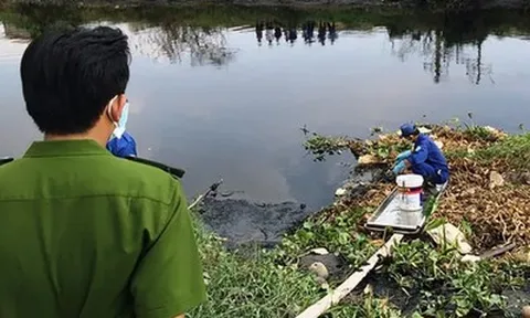 Điều tra vụ phát hiện bộ xương người quấn trong vải đỏ bên bờ sông Sài Gòn
