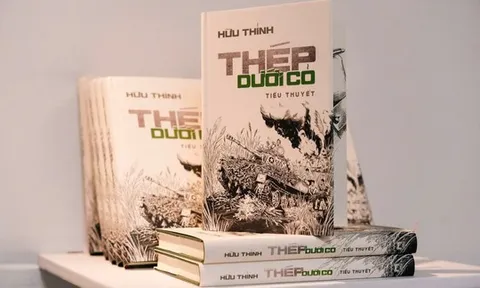 Nhà thơ Hữu Thỉnh ra mắt tiểu thuyết “Thép dưới cỏ”