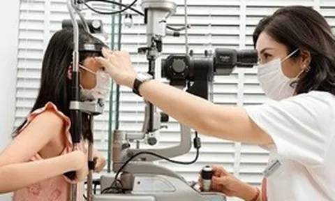 Tỷ lệ tật khúc xạ ở trẻ gia tăng: Khuyến nghị của chuyên gia