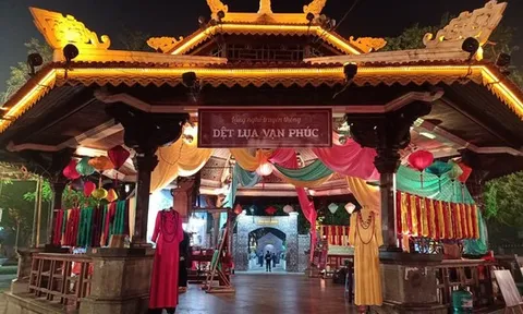 Hà Nội chính thức công nhận điểm du lịch Làng nghề dệt lụa Vạn Phúc - Hà Đông