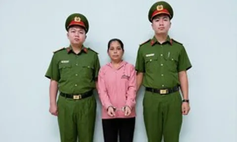 TPHCM: Bắt khẩn cấp bảo mẫu bạo hành trẻ mầm non