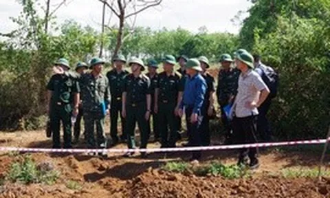 Khảo sát thông tin tìm kiếm hài cốt liệt sĩ tại căn cứ Cồn Tiên