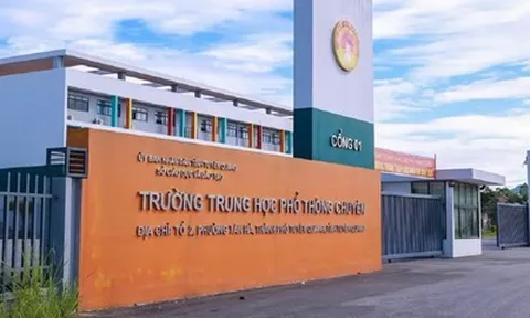 Sáng nay, thí sinh chuyên Tuyên Quang hoàn tất bài thi tốt nghiệp